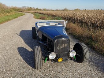 1932 Ford Roadster Hot Rod - 4