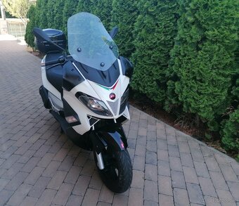 Aprilia SR max 300 - 4