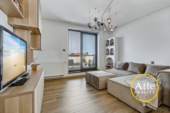 Na predaj ponúkame architektonicky pôsobivú 5-izbovú vilu - 4