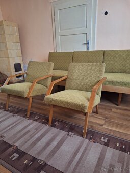 Staré retro drevené pohodlné kreslá na renováciu - 4