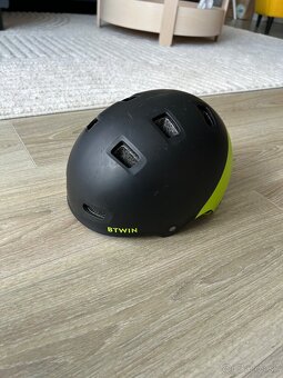 Detská prilba Decathlon veľkosť S - 4