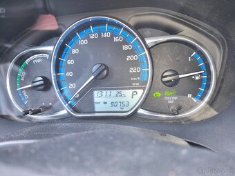 Toyota Yaris hybrid - 4
