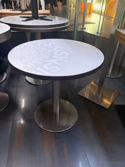 Stoly, stoličky, barové sedenie a vešiaky – komplet vybaveni - 4