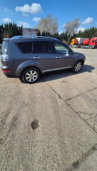 Mitsubishi Outlander - 4