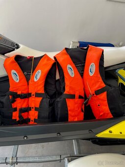 Sea-Doo Spark 3up 90HP + príves CBS + vesty – ako nový - 4