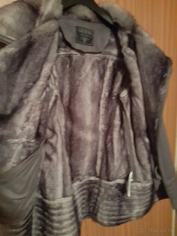 Predám úplne novú krásnu kožušinovú značkovú bundu GUESS uve - 4