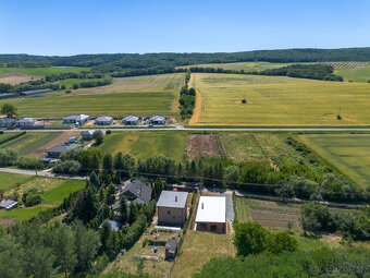 4 izbový rodinný dom obklopený zeleňou, iba s 1 susedom a ná - 4