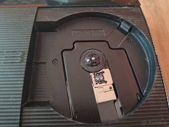 Predám PS3 + 2 ovládače - 4