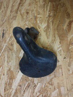 Starožitná detská sedačka a kapsa na náradie - 4