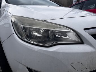 Predné svetlá opel astra J 2011 - 4