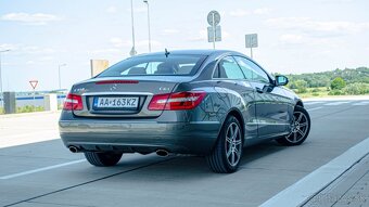 Mercedes-Benz E trieda Kupé 350 CGI Blue - 4