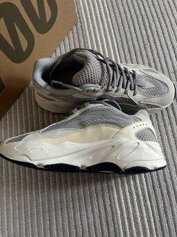 Yeezy 700 - 4