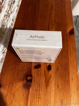 Apple AirPods 4 ANC - 4