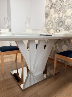 Predám jedálenský stôl - 4