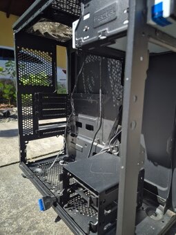 Počítačova skriňa Fractal Design Focus G - 4