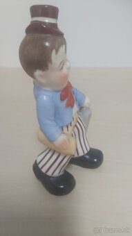 Retro soška chlapca s klobúkom a dáždnikom značená - 4