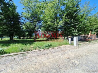 ADOMIS - Predám stavebný pozemok 1000m2 v lese,Kysak Brezie, - 4