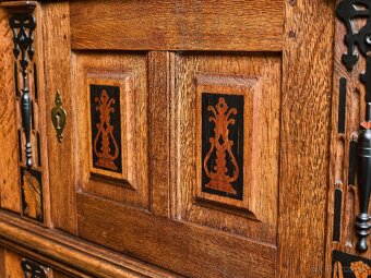 Holandská renesančná skriňa ("Beeldenkast") zo 17. storoči - 4
