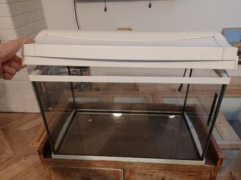 Predám 50l akvárium so stolikom - 4