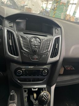 Rozpredám na diely Ford Focus mk3 HB combi - 4