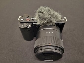 Sony ZV-e10 + E 11mm f1.8 - 4