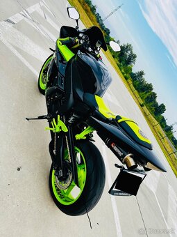 Yamaha R1 - 4