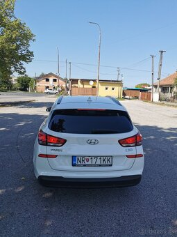 Hyundai i30 CW 1.6 CRDi - 4