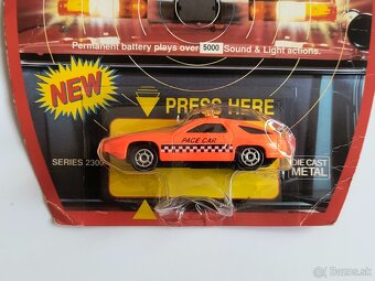 modely Majorette SONIC FLASHERS - Porsche 928 Military truck - 4