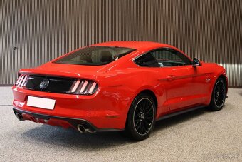 Sportovní kupé Ford Mustang GT - 4