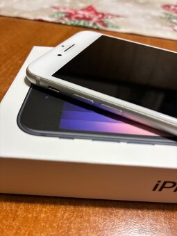 iPhone 7, 32 GB strieborný - 4