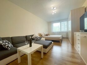 Priestranný 2-izbový byt s pivnicou – Bratislava, Ružinov - 4
