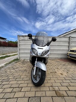 Piaggio X9 maxiskuter - 4