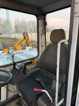 kolesovy bager Takeuchi TB70W - 4