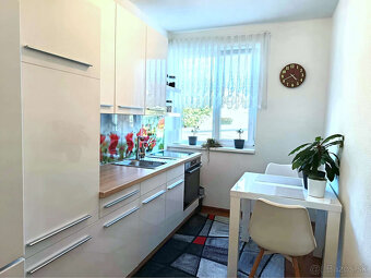 Predaj 2 izbového zrekonštruovaného zariadeného tehlového by - 4