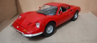 Jaguár Chevrolet bmw Ferrari 1:18 - 4