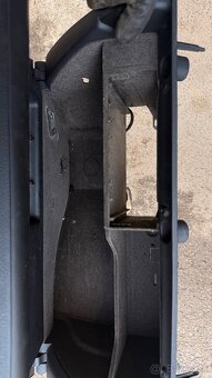 Audi A4 B7 priehradku/kastlik - 4