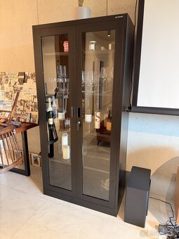 Plechová uzamykacia vitrina - 4