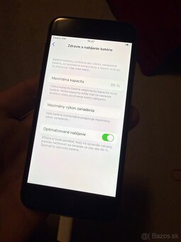 Apple iPhone 8 64GB - 4