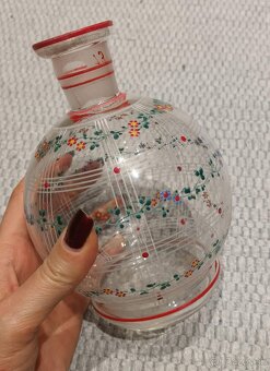 Stará sklenená ručne maľovaná karafa - 4