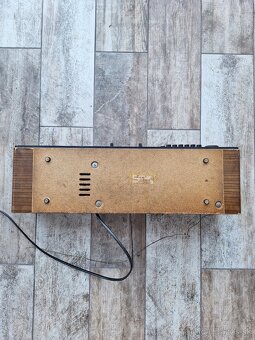 Rádio Saturn MR423 - 4