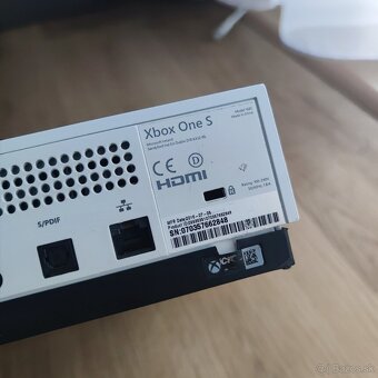 Xbox One S - 4
