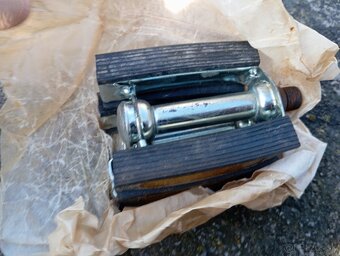 Predám uloženkové pedále na bicykel favorit, eska a iné - 4