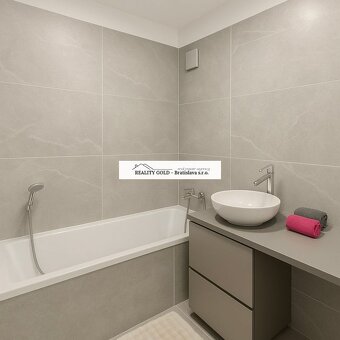 NA PREDAJ kompletne zrekonštruovaný 3-izbový byt s loggiou – - 4