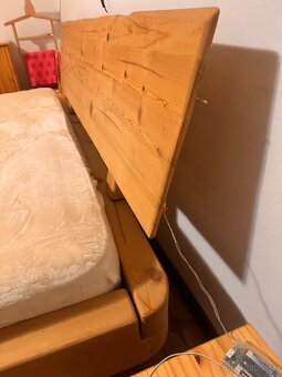 Predali masívnu posteľ aj s matracom - 4