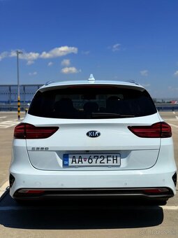 Kia Ceed SW 1.6 CRDi Gold+Navi - 4