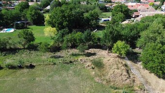 Hronovce – 684 m2 STAVEBNÝ POZEMOK na menší domček/chatu - 4
