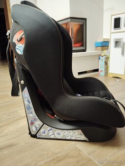 Autosedačka Chicco Xpace 9-18kg - 4