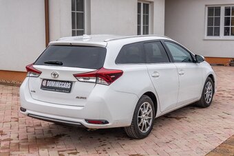 Toyota Auris Touring Sports 1.6 benzín - 4