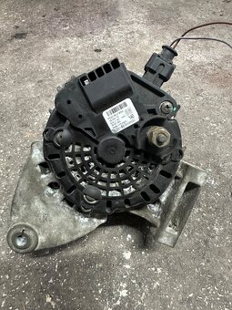 Alternátor Opel Zafira - 4