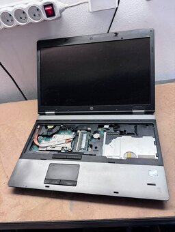 Predám pokazený notebook na náhradné diely zn.HP 6555b. - 4